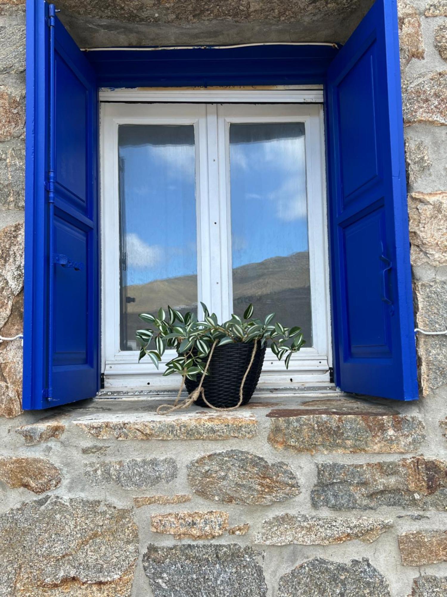 Mz Mykonos Rock